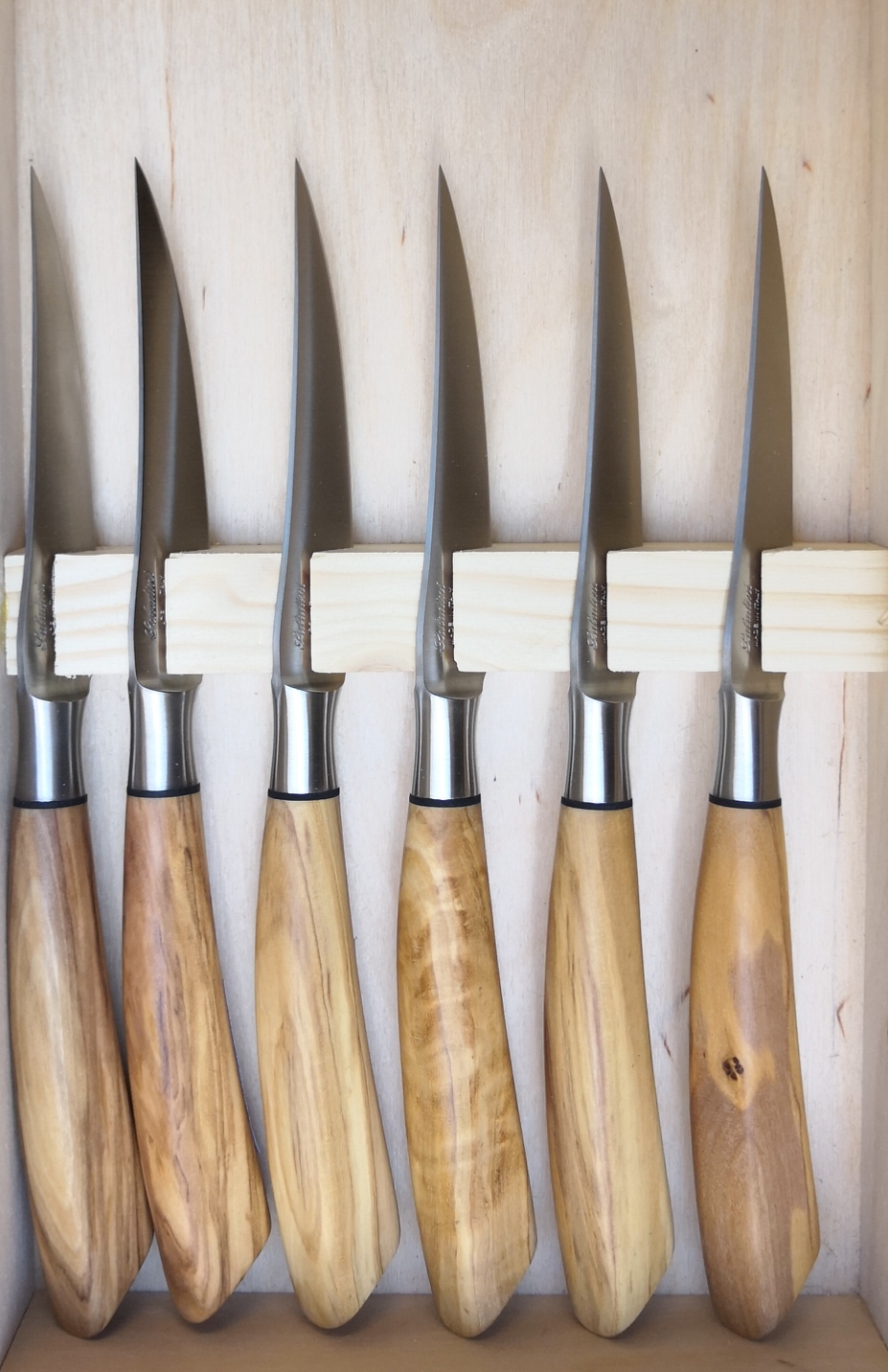Coltello da Cucina in legno di Olivo - I Coltelli dell'Artigiano